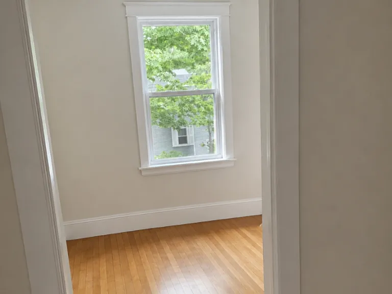 18-20 Glenwood Ave #18 — Photo 3