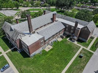1351 N Hanley Rd APT 100, Saint Louis, MO 63130