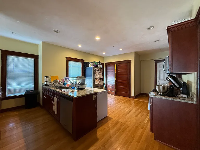 32 Woodbine St #1 — Photo 7