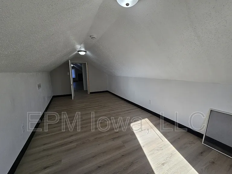 1125 N Barclay St — Photo 23