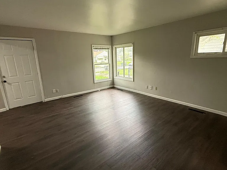 2282 Dawnlight Ave — Photo 6