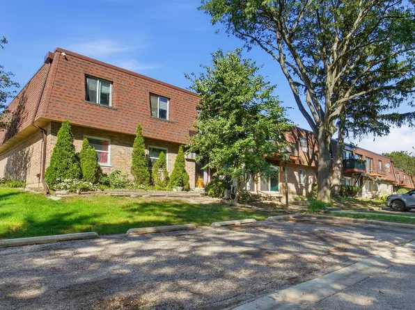 735 Grove Dr APT 214, Buffalo Grove, IL 60089