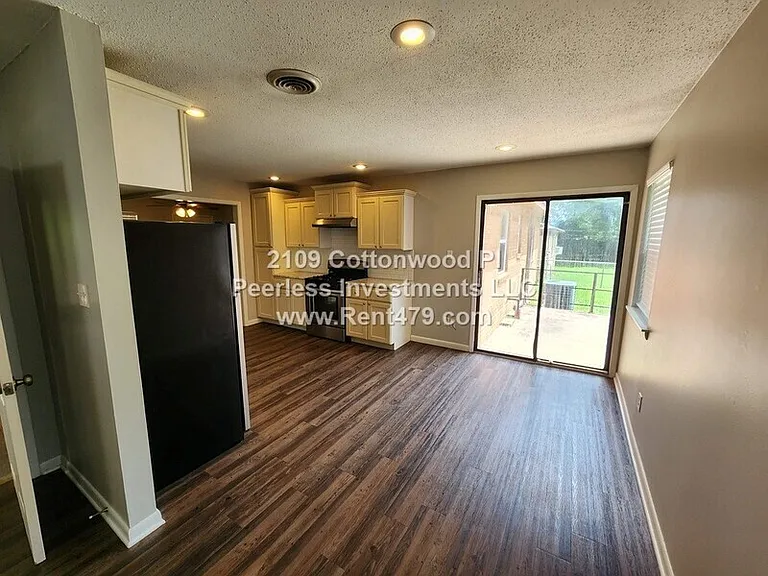 2109 Cottonwood Pl — Photo 4