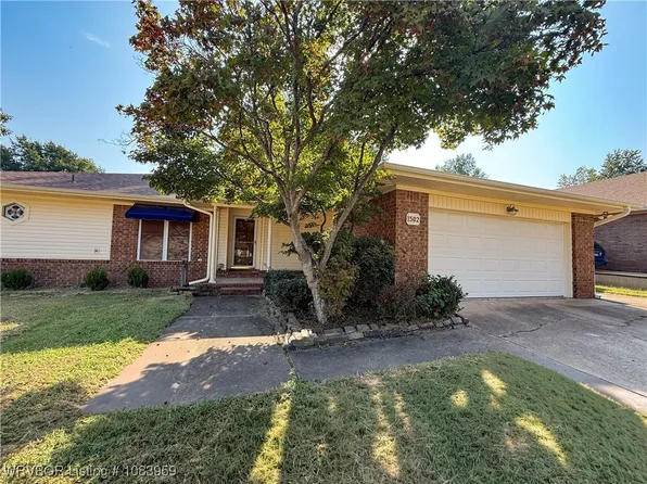 1502 N 10th St, Van Buren, AR 72956