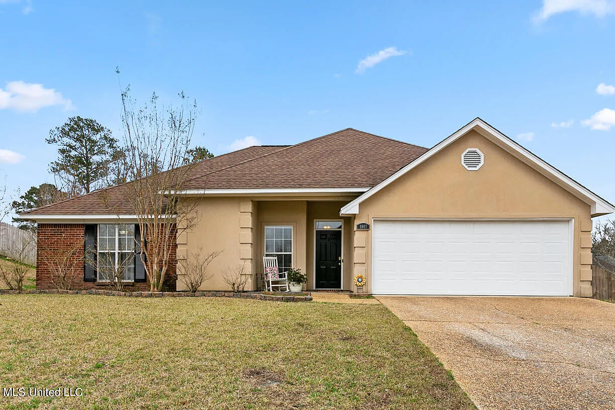 1007 Stonehendge Dr photo 1