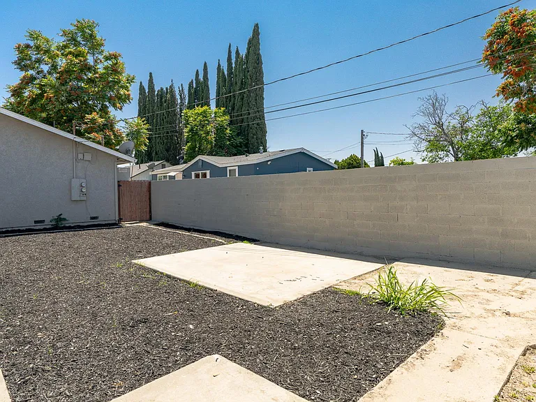645 S Avenue 647A #647B-649B — Photo 9