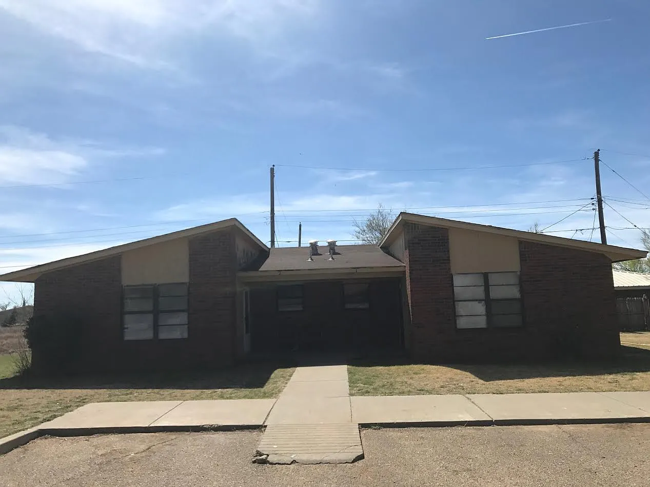 2 bed, $899 — Photo 2