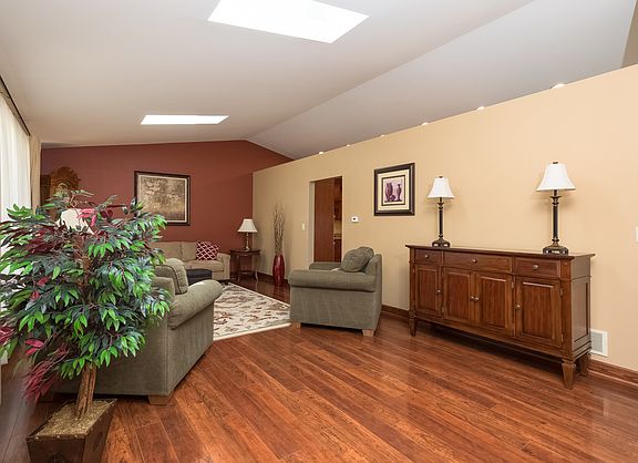 3rd image of 8035 W 160th St