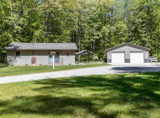 1583 N Wellman Dr, Sanford, MI 48657