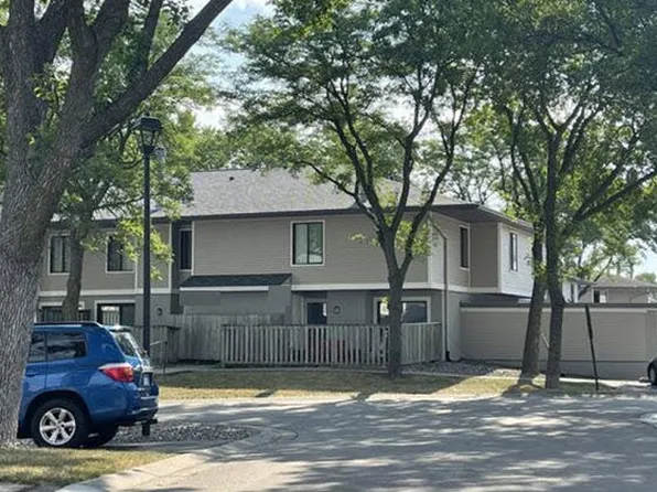 1323 Landmark Trl S, Hopkins, MN 55343