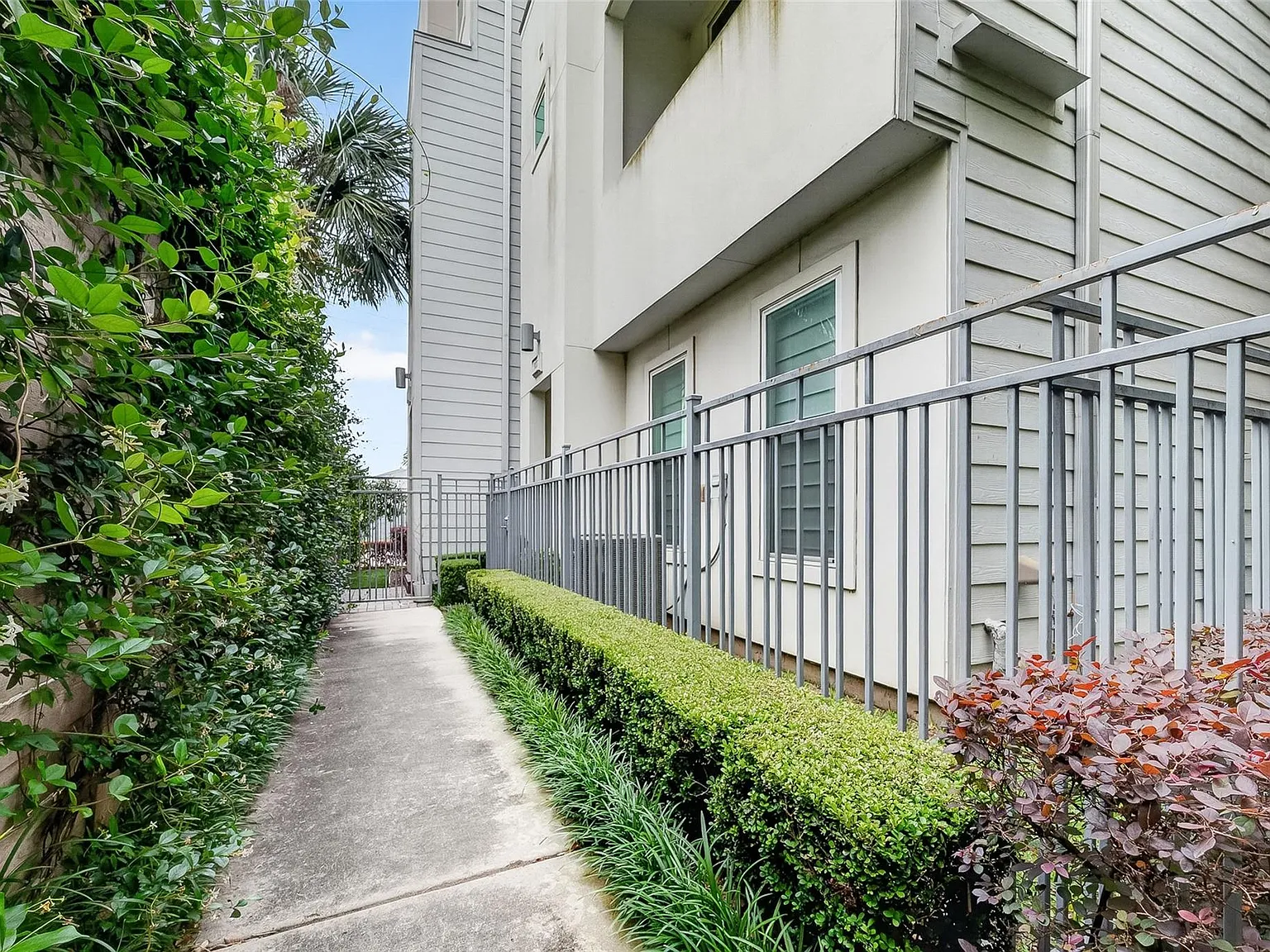 3 bed, 3.5 bath, 1966 sqft, $2,500 — Photo 4