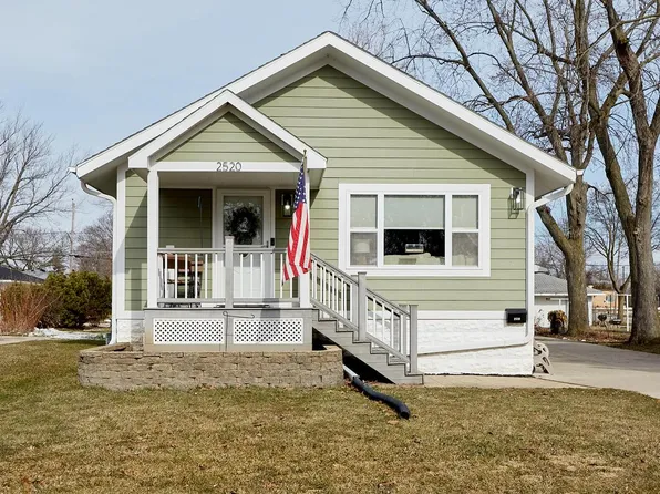 2520 East Whittaker AVENUE, Saint Francis, WI 53235