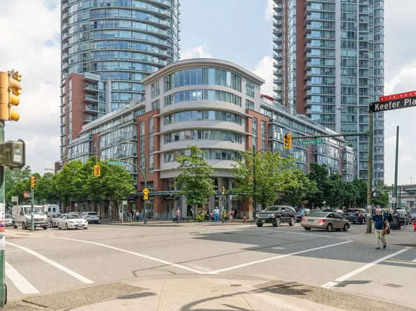 618 Abbott St #612, Vancouver, BC V6B 0C1