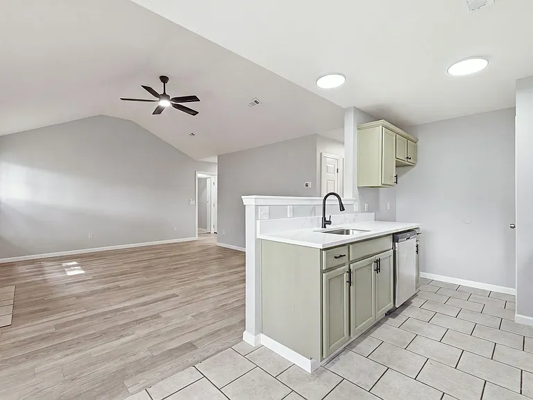 203 Green Acres St — Photo 5