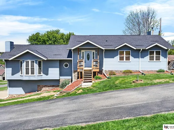4260 Parkview Dr, Blair, NE 68008