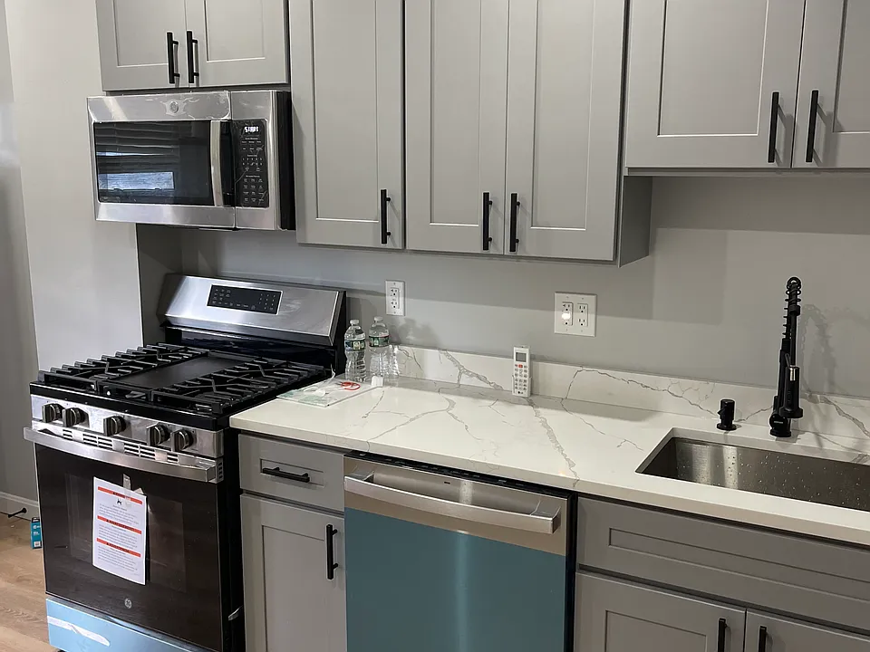44 Saxton St #3