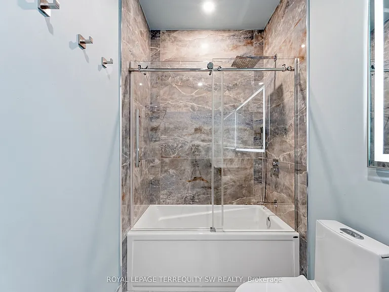 380 Macpherson Ave #324 — Photo 16
