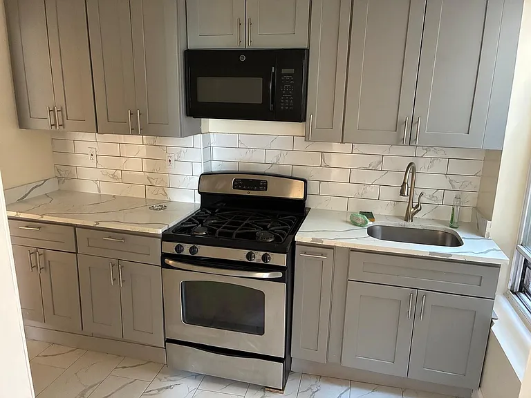 1029 College Ave #2 — Photo 7