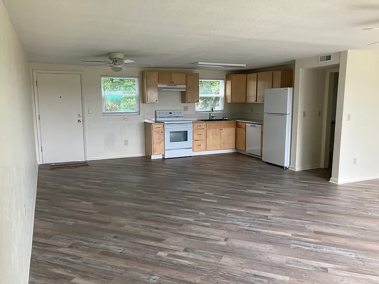 8915 Silver Lake Dr #6 — Photo 4