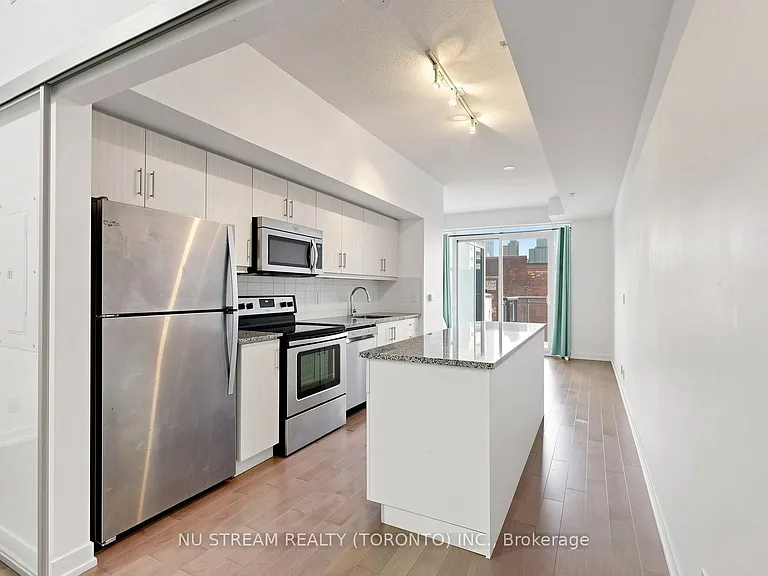 10 Willison Sq #708 — Photo 4
