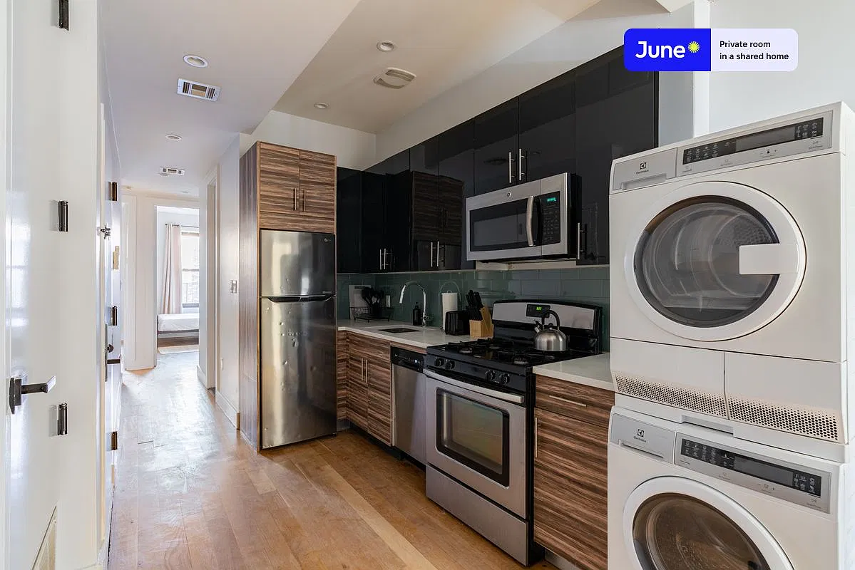 Full bedroom in 3 bed/1 bath home in Central Harlem #1090 C — Photo 4