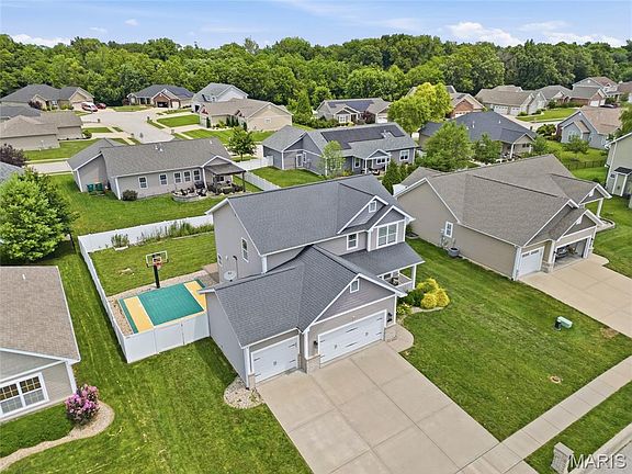 3rd image of 728 Longfellow Dr