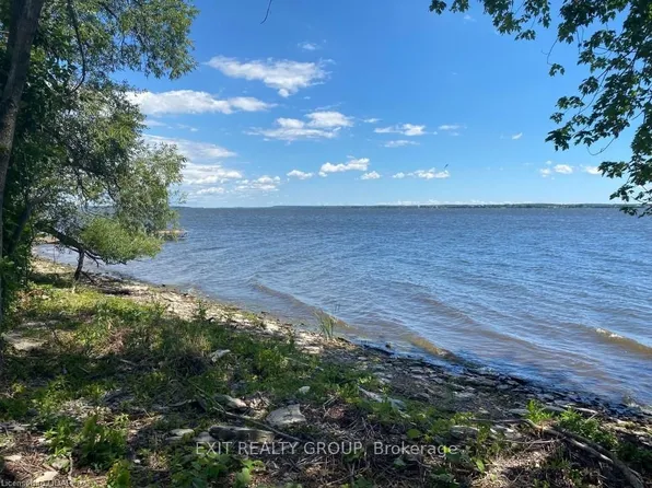 461 Sunrise Dr, Prince Edward County, ON K8N 4Z7