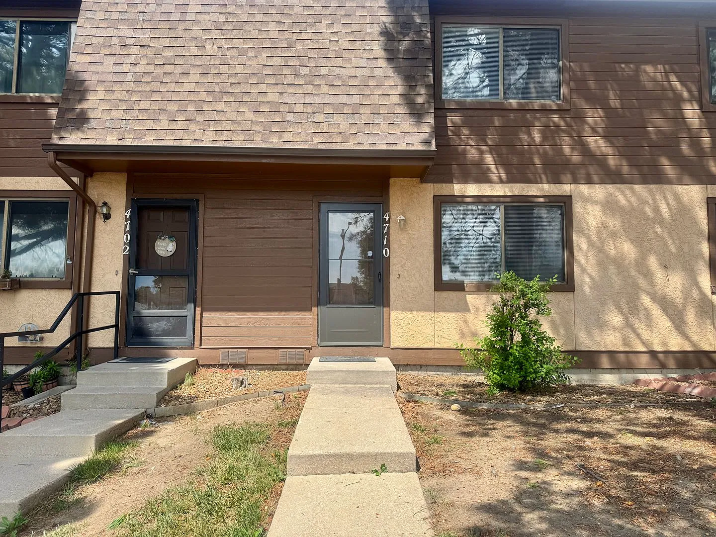 Two story 2 bedroom townhome centrally located! — Photo 2