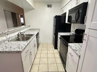 521 Canary Ln, Red Oak, TX 75154