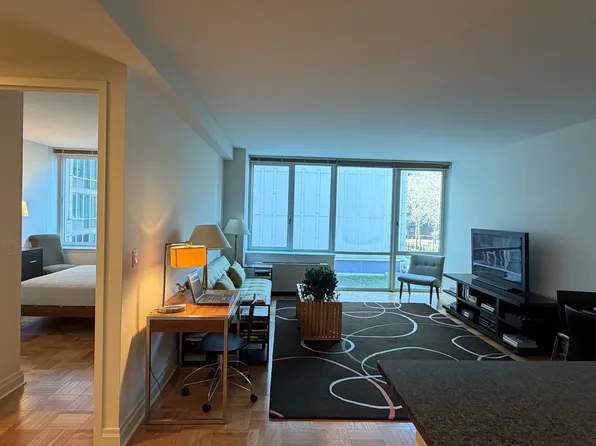 1510 Lexington Avenue image 1 of 19