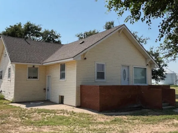7463 S North Rd, Ulysses, KS 67880