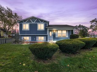 4253 Elizabeth Lake Rd, Waterford, MI 48328