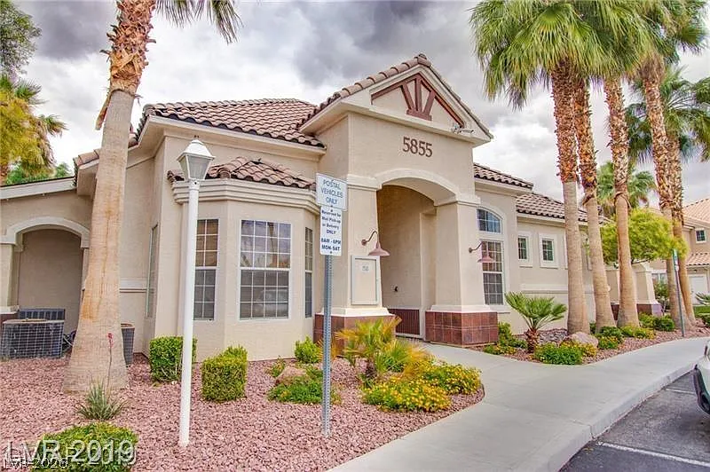 2 bed, 2.0 bath, 1059 sqft, $1,575 — Photo 2