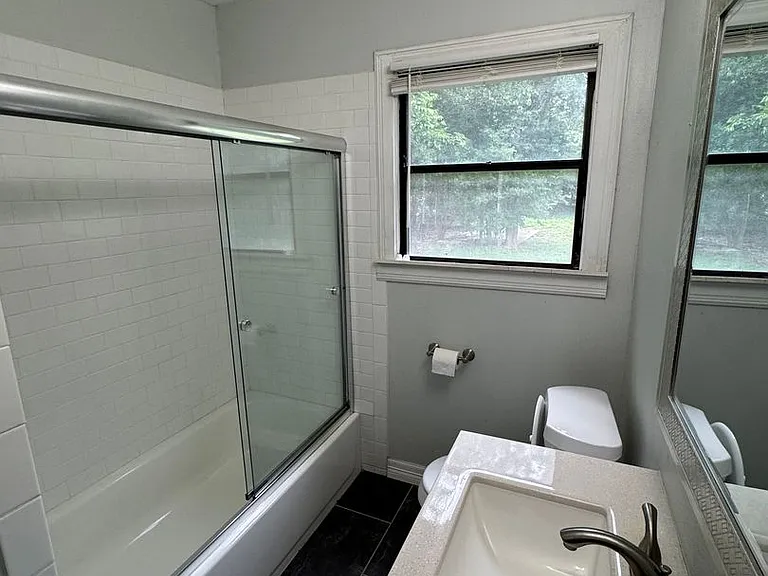 4216 Hillcrest Dr — Photo 7
