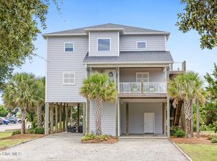 501 Bridgers Ave, Topsail Beach, NC 28445