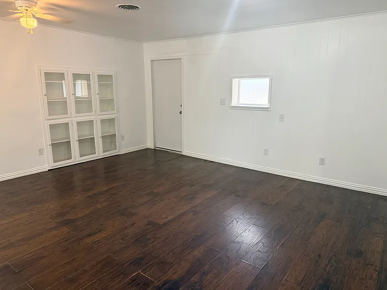 918 Roberts St — Photo 25
