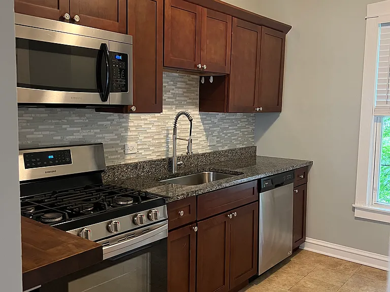 1566 Dewey Ave #2R — Photo 15