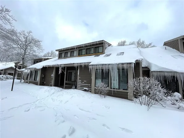 1560 Snowfield Dr, Hidden Valley, PA 15502