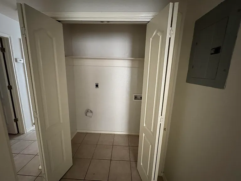 203 Martingale Ln #58 — Photo 16