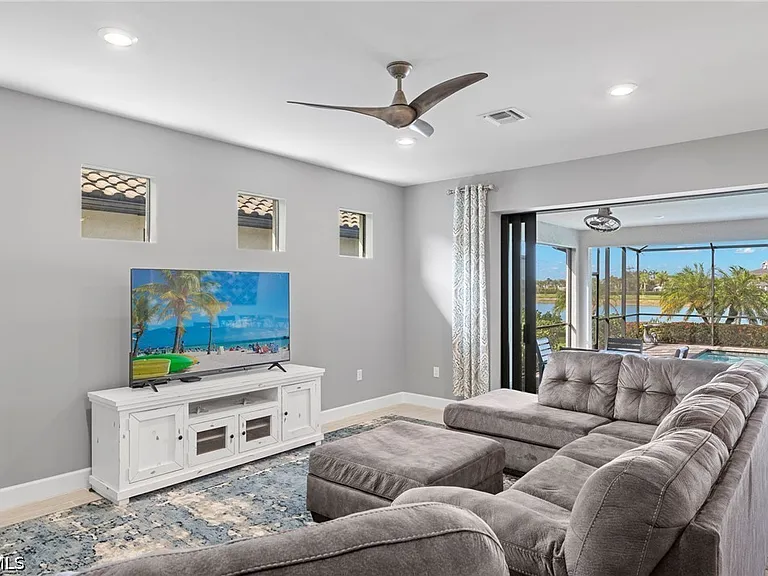 19564 Utopia Ln — Photo 7