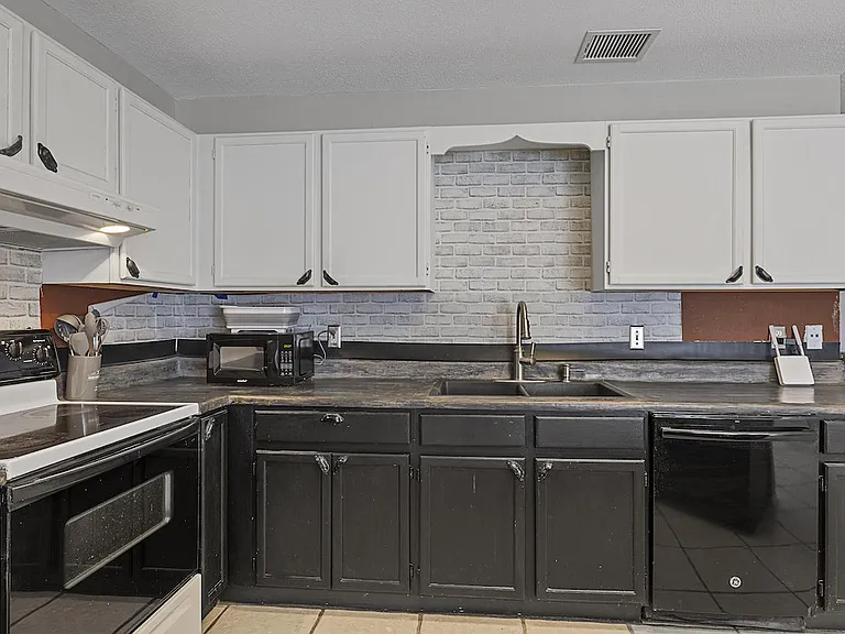 14102 N Hills Village Dr — Photo 14