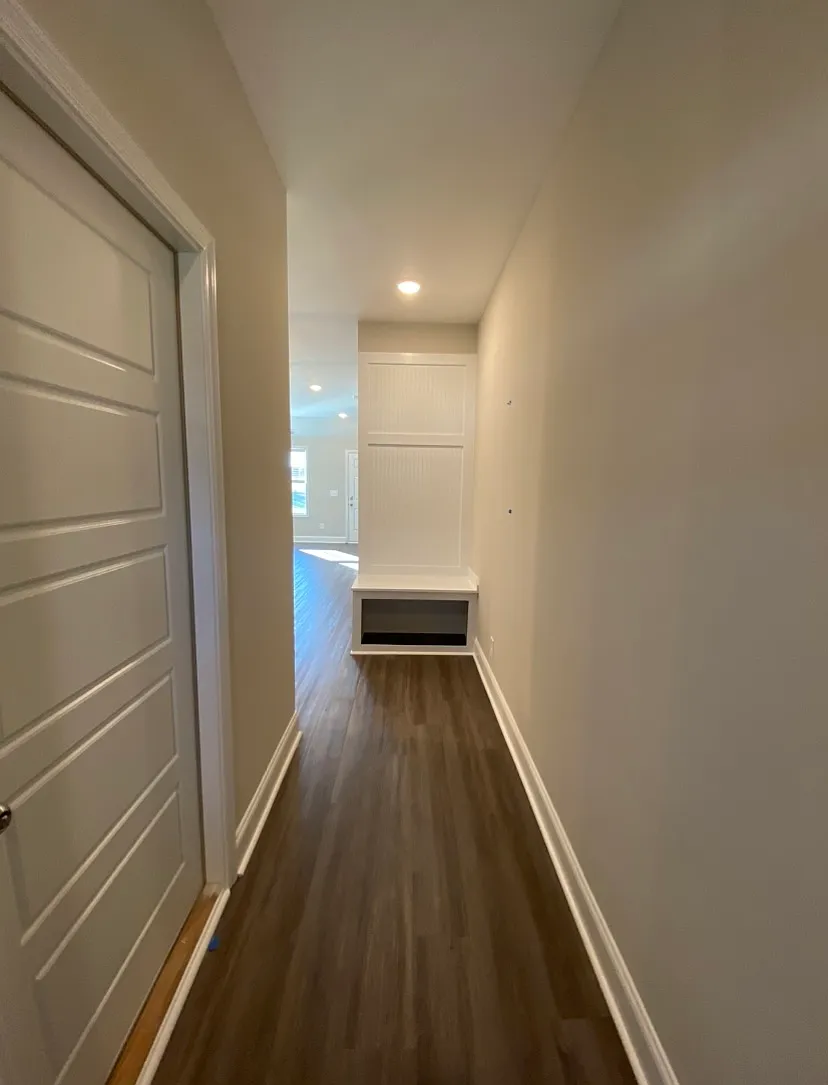 1040 Glenkirk Drive - A — Photo 2