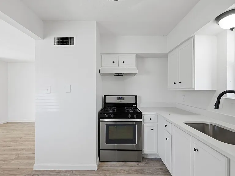 2705 Windswept Cv — Photo 32