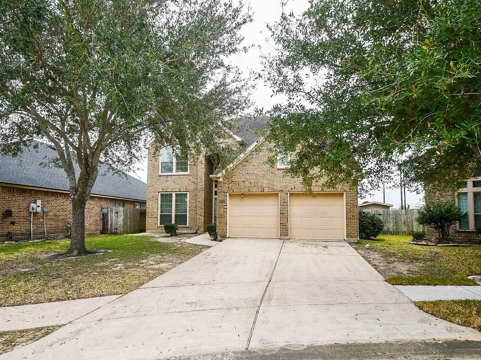 4 bed, 2.5 bath, 2712 sqft, $2,500 — Photo 2