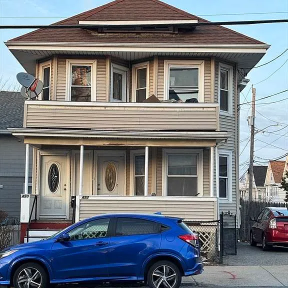 Main St — Photo 1