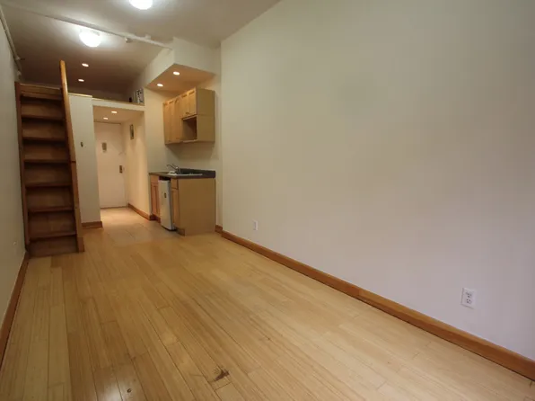 139 West 14th Street image 1 of 9