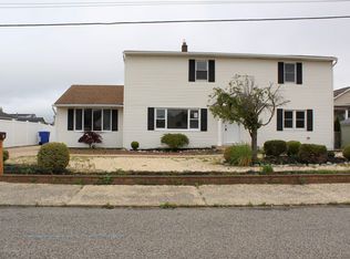 32 Sycamore Ln, Toms River, NJ 08753
