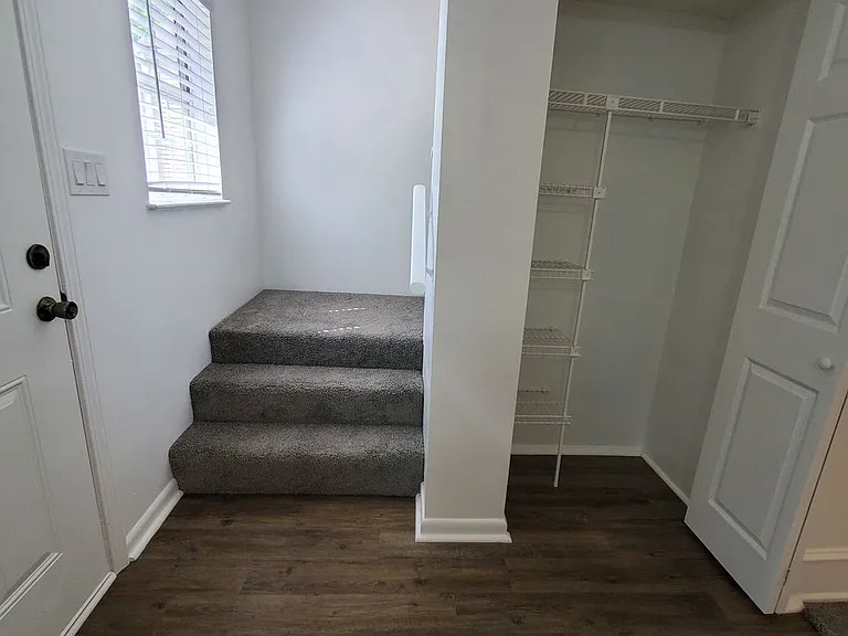 18 Somerset Pkwy — Photo 3