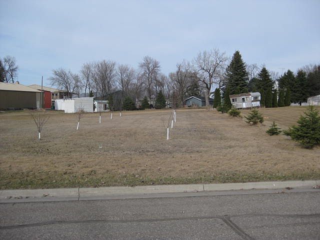 1st image of Xxxxx Poplar Ave