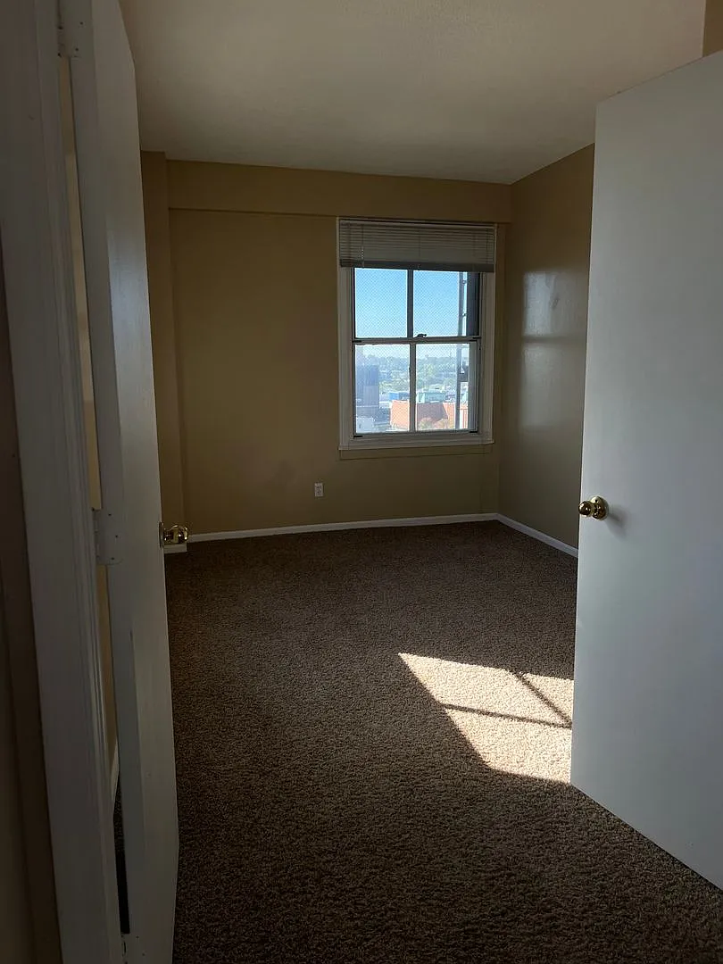 Kensington Tower Apartments — Photo 4